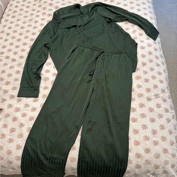 Nuuds Green Satin Pajama Set Relaxed Fit - Picture 2 of 5